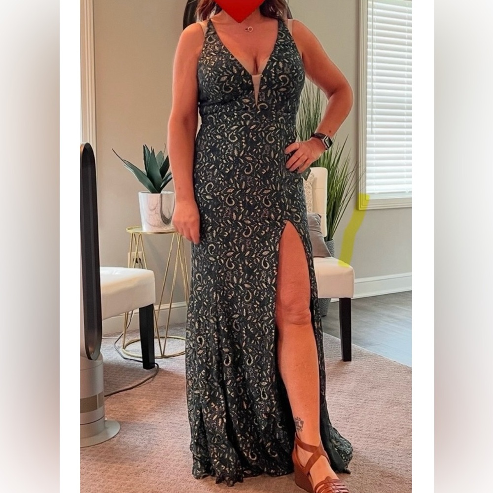 Elegant Emerald Green & Gold Lace Evening Dress